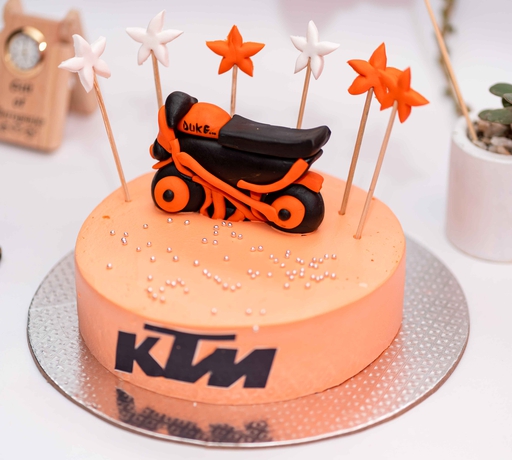 KTM Motorcycle Cake #motorcycle #ktm #orangeandblack #racetrack | Instagram