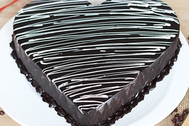 heart shaped chocolate cake