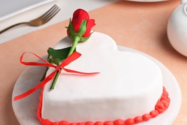 Rosy Vanilla Fondant Cake